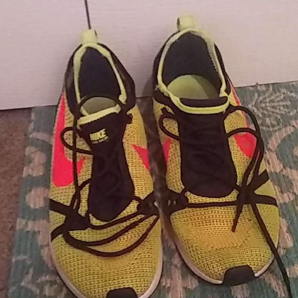 NIKE SNEAKERS